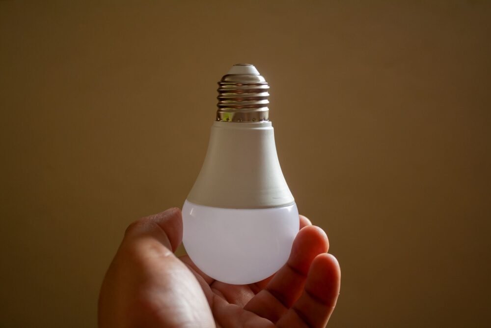 Modernūs buitiniai prietaisai veikiantys ekologiniu režimu ir taupantys energiją namuose